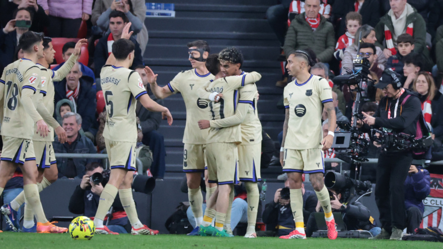 Los jugadores del Barcelona celebran el gol de Lamine Yamal ante el Athletic