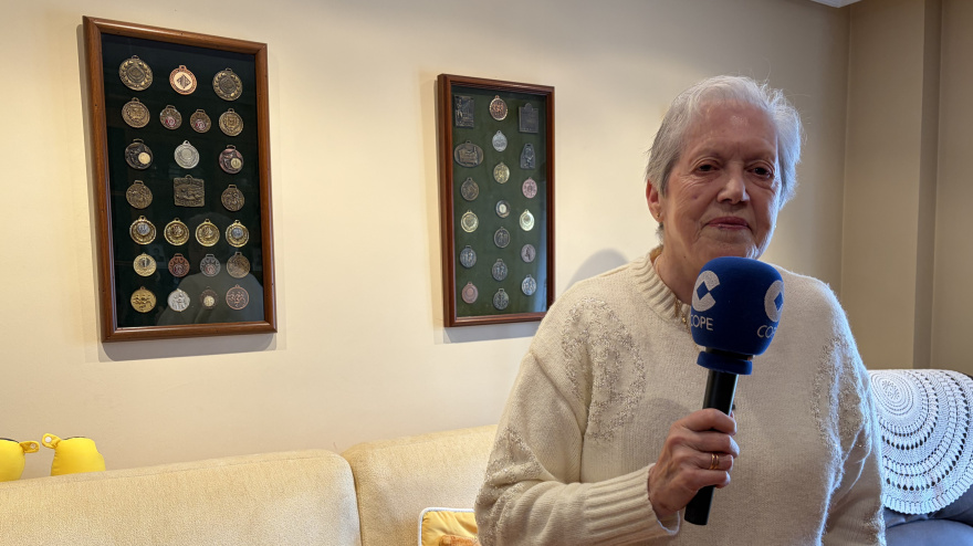 Felicitas González, en el salón de su casa