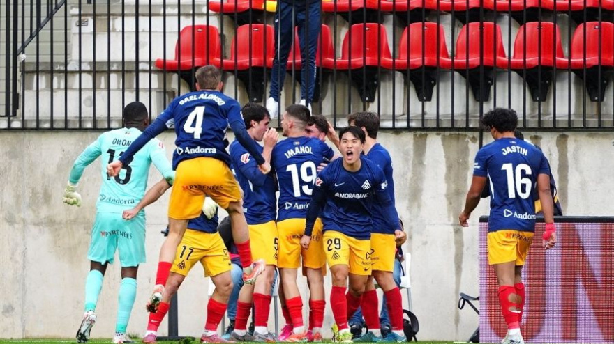 El Andorra celebrando el autogol de Bernal