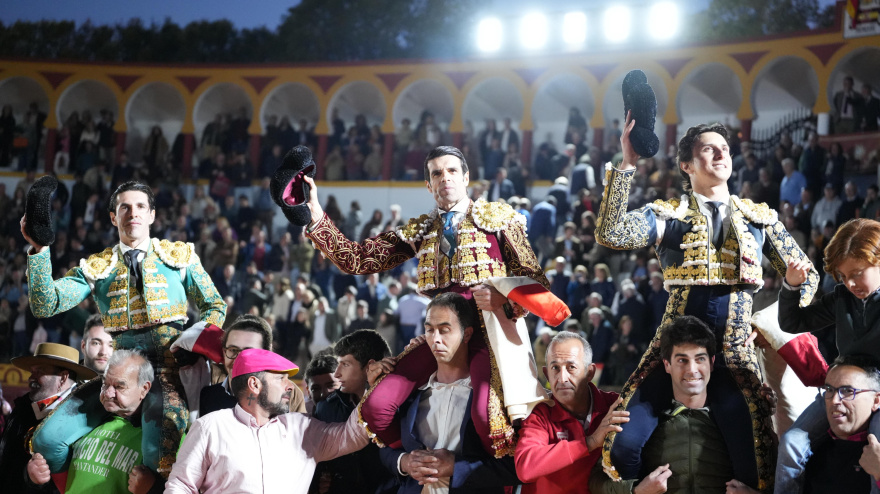Talavante, Emilio de Justo y Roca Rey, a hombros en el cierre de Olivenza