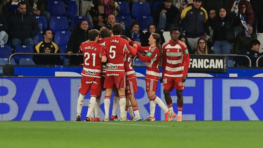 El Granada celebra uno de los goles en Riazor (LaLiga)