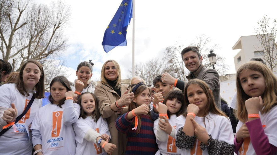 La alcaldesa de Granada, Marifrán Carazo, en el acto cultural celebrado en la Fuente de las Batallas