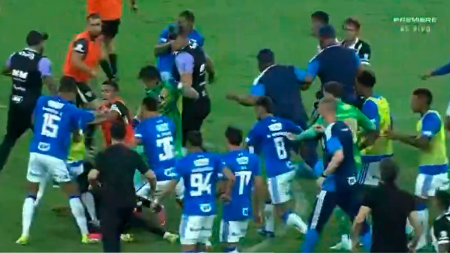 Tremenda pelea entre el Cruzeiro-At. Mineiro