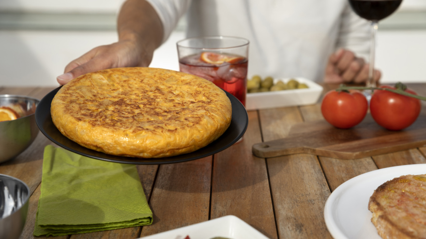 La tortilla de patata es indispensable en cualquier reunión o fiesta
