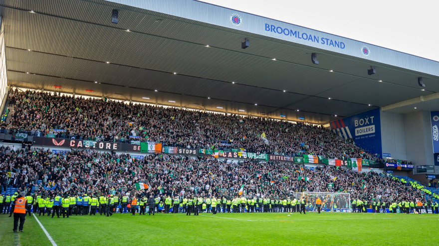 Imagen del final del partido entre Rangers y Celtic