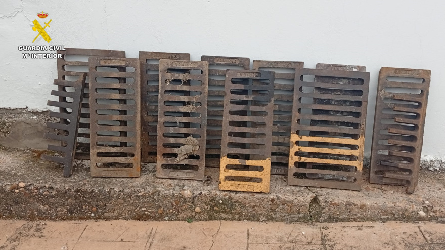 Rejillas robadas en Aceuchal