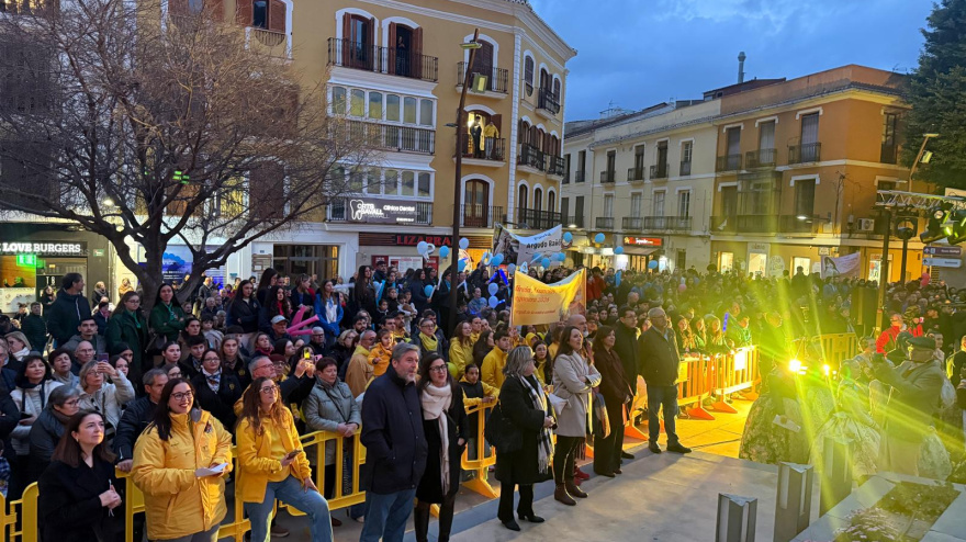 Público asistente a la Crida y el pregón de las Fallas de Dénia 2026