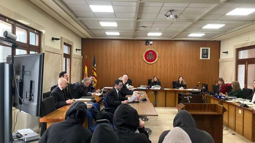 09/03/2026 Los acusados, este lunes en la Audiencia Provincial de Baleares.POLITICA