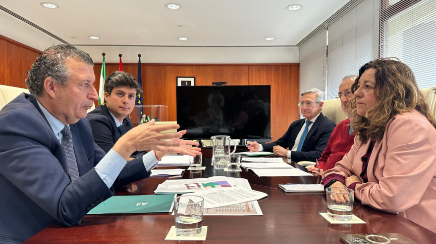 Reunión entre la Diputación de Sevilla y la Junta