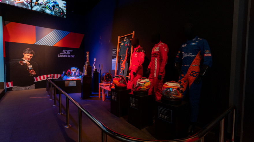 Exposición sobre Carlos Sainz en MEGA, A Coruña