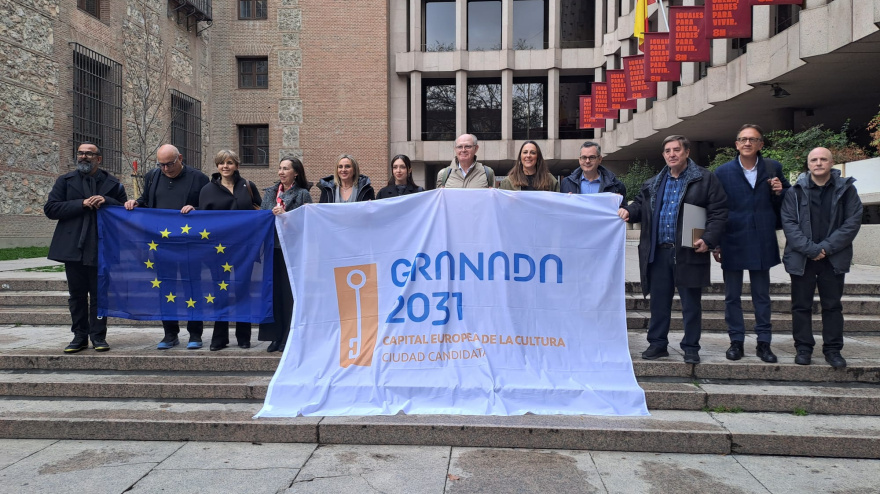 Delegación granadina tras la presentación