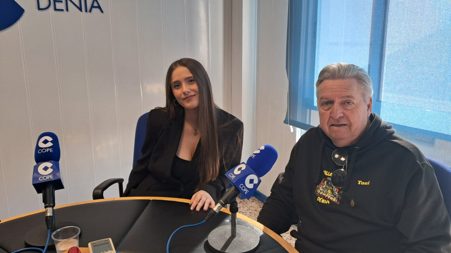 Ainhoa Flores, de la Falla París Pedrera, y Antonio Cuartero de la Falla Diana en COPE Dénia Marina Alta