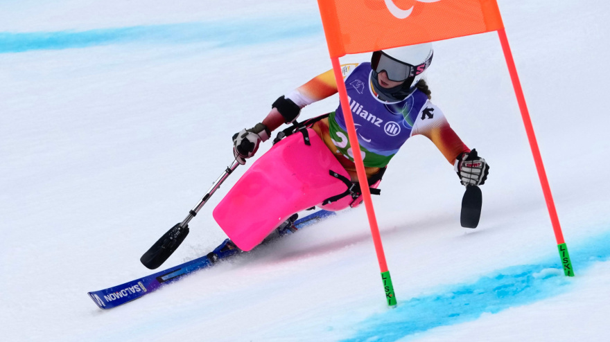 La esquiadora española Audrey Pascual logró este martes la medalla de oro en combinada, por solo 46 centésimas menos que la alemana Anna-Lena Forster, en la cuarta jornada de competición de los Juegos Paralímpicos de Milán Cortina.