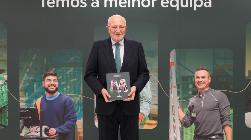 Juan Roig en el Centro de Coinnovación en Polígono Fuente del Jarro en Paterna, Valencia