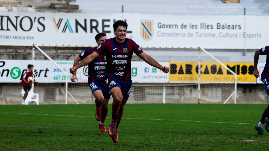 Joan Prohens después de un gol