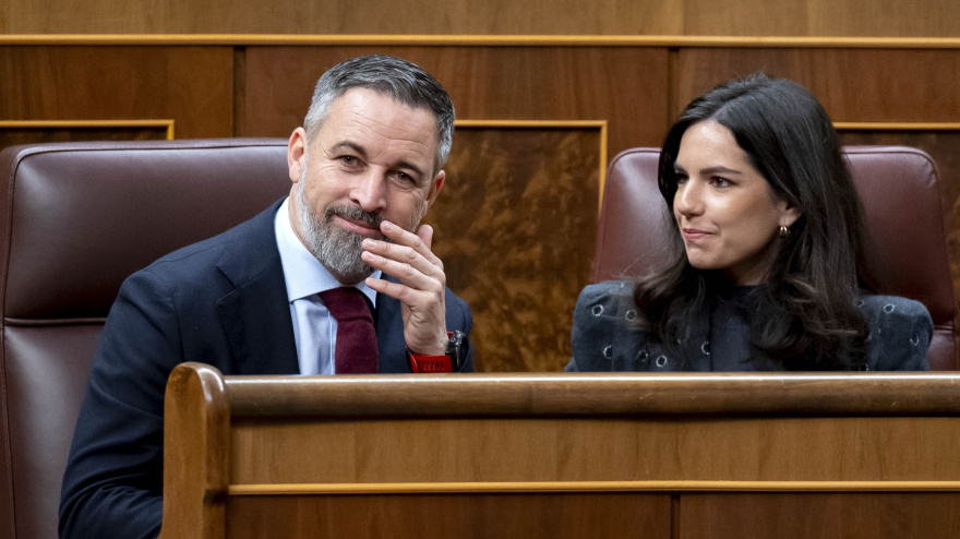 El presidente de Vox, Santiago Abascal, y la portavoz de Vox en el Congreso, Pepa Millán