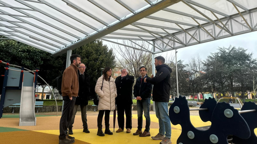 Visita del alcalde al nuevo parque cubierto de O Inferniño