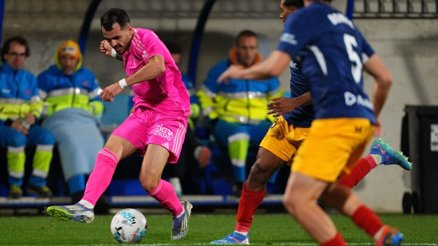Alex Sola en el partido frente al Andorra de la primera vuelta