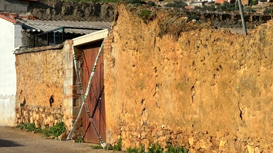 Solar precintado por la Guardia Civil en la zona de Puerta Llerena