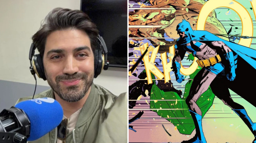 El dibujante Jorge Jiménez con su Batman