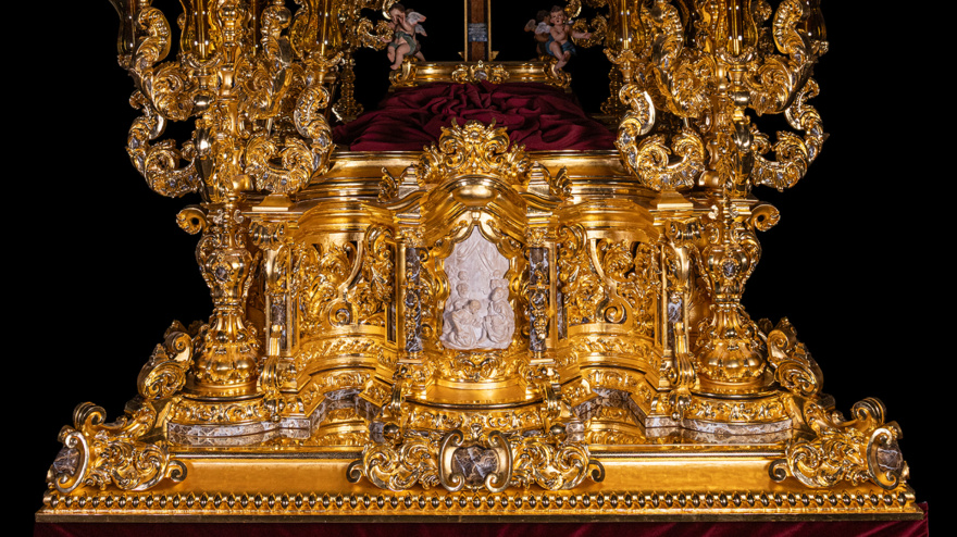 Frontal del nuevo trono