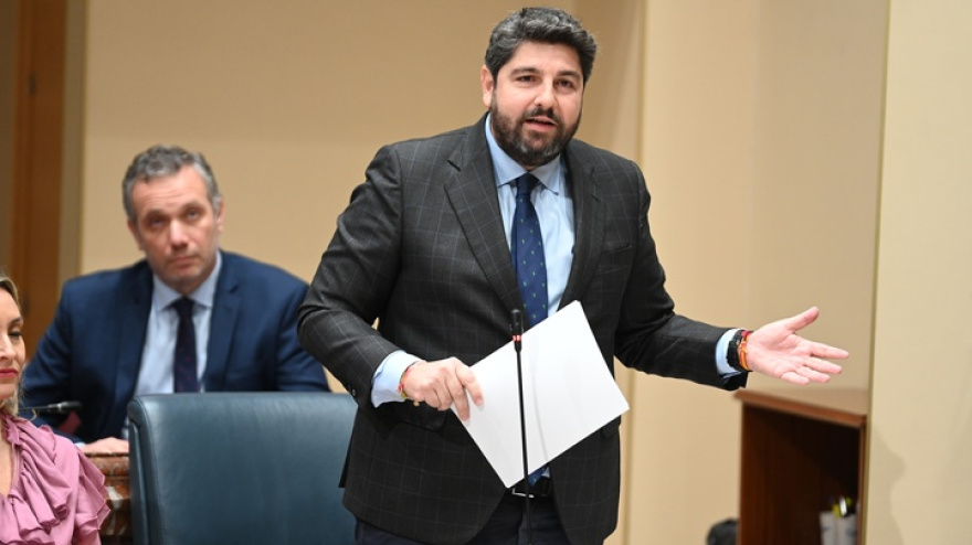 El presidente durante su intervención en el pleno de la Asamblea Regional