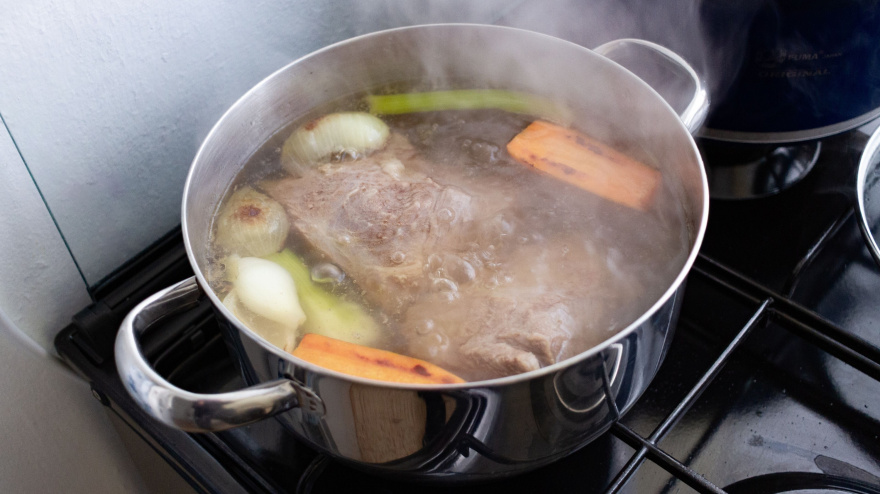 Foto de archivo de una olla con comida