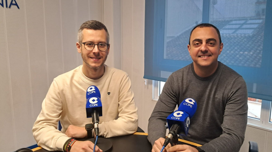 Christian Pellicer, presidente de la Junta Local Fallera de Dénia, y Robert Frau, presidente de la Agrupación Artístico Musical de Dénia