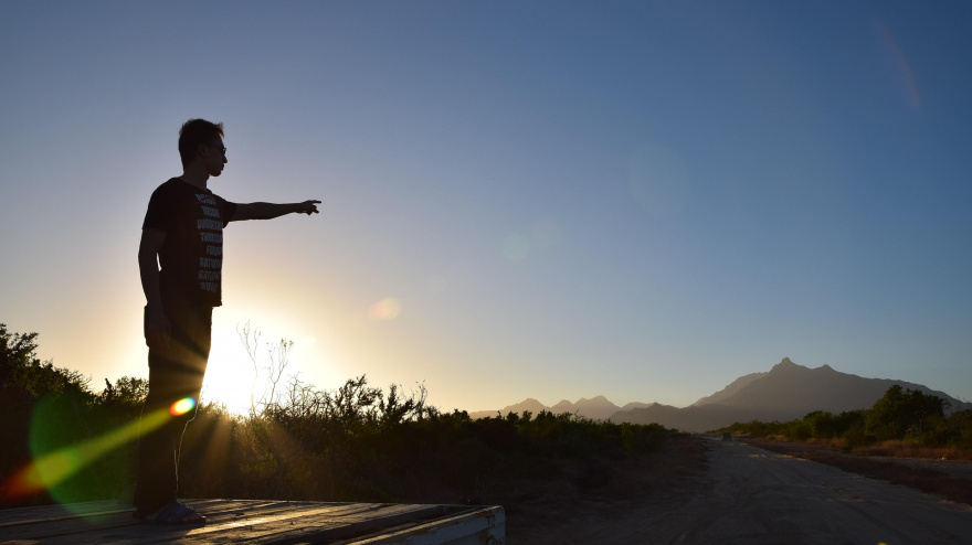 En su reflexión semanal 'Caminar en mayúsculas', Miguel Lechuga explora la idea de un GPS interno para no perder el norte en un mundo lleno de ruido