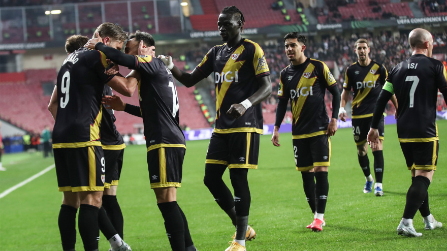 El Rayo Vallecano celebra el gol de Alemao en Turquía frente al Samsunspor