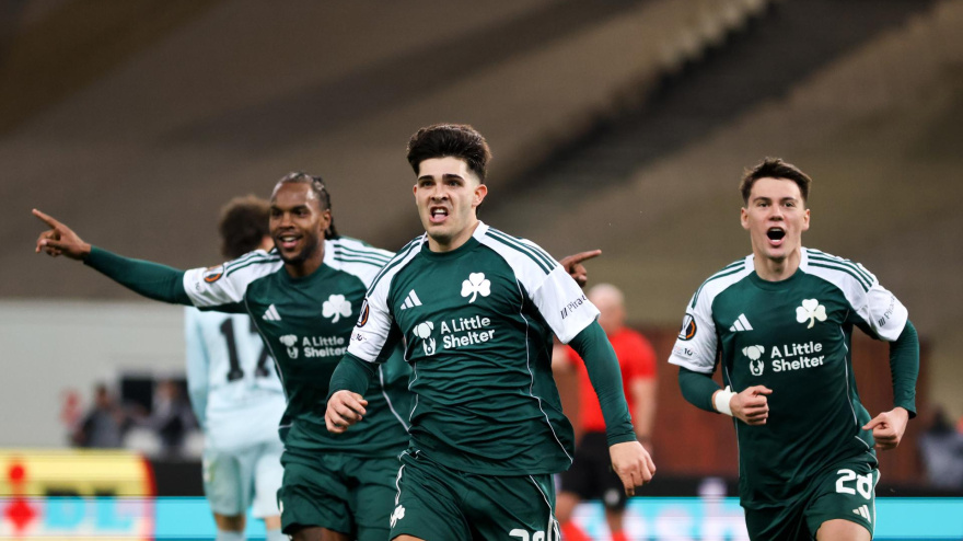 Los jugadores Panathinaikos celebran el gol de Taborda contra el Betis