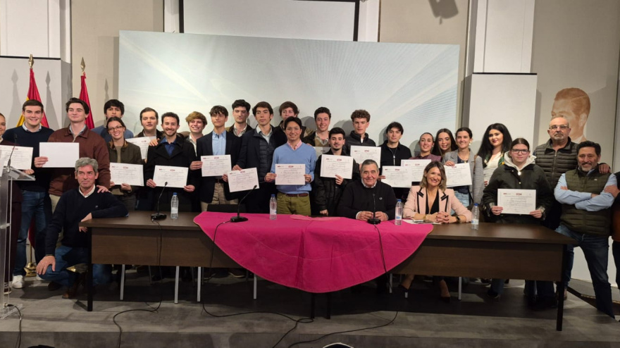 Foto de familia de los participantes en el I Curso de Introducción a la Tauromaquia