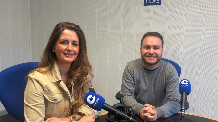 Susana Suárez, número 1 de VOX en Segovia, con Luis Herrera