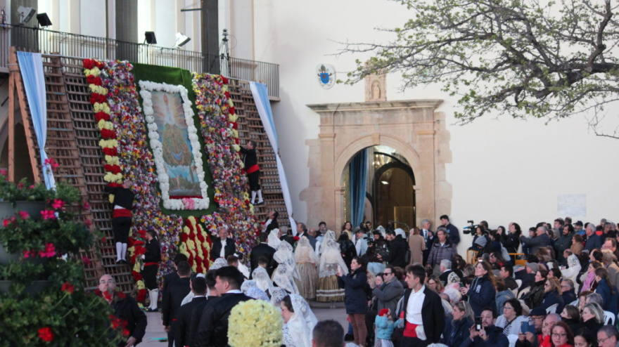 Castellón de la Plana se vuelca en la ofrenda a la Mare de Déu del Lledó