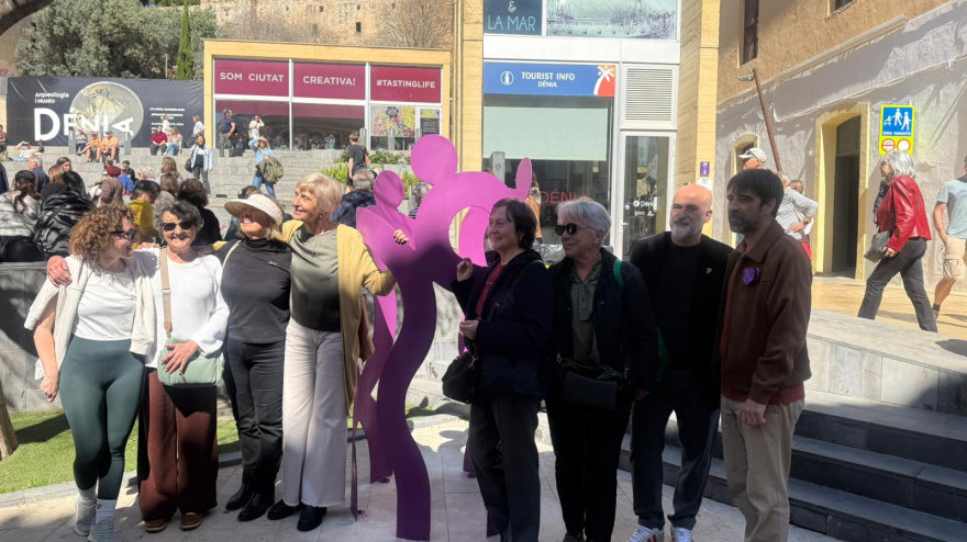 Dénia ancla en su plaza principal el 'Cercle Púrpura' como símbolo feminista