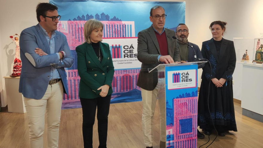 El alcalde de Cáceres, Rafael Mateos, anuncia que la ciudad continúa en la carrera por la capitalidad cultural europea de 2031.