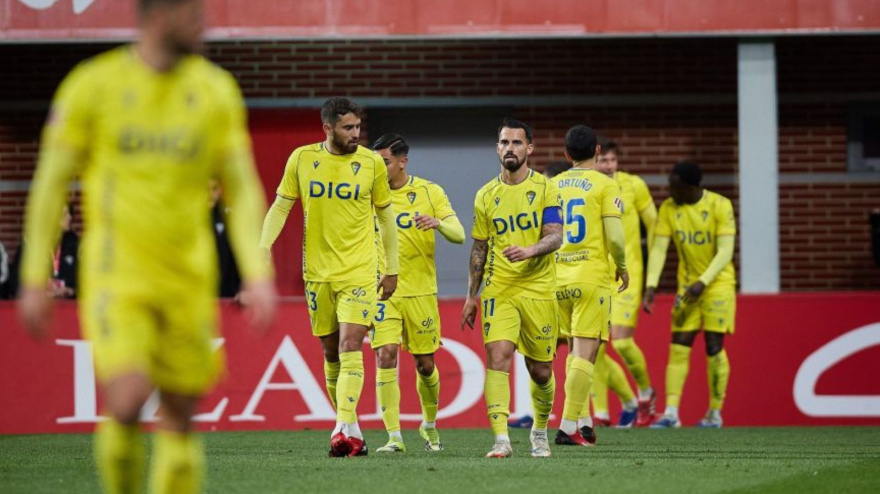 Los jugadores del Cádiz celebran un gol contra el Mirandés