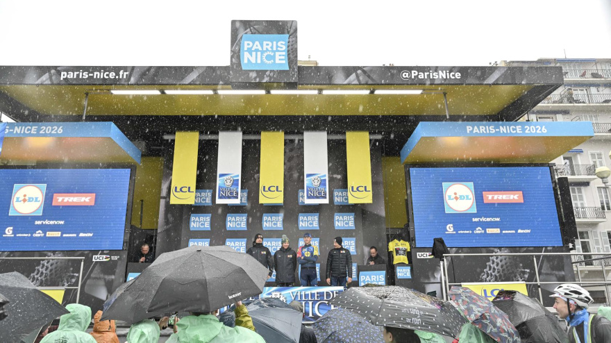 La etapa ha sido acortada por el mal tiempo a solo 47 kilómetros.