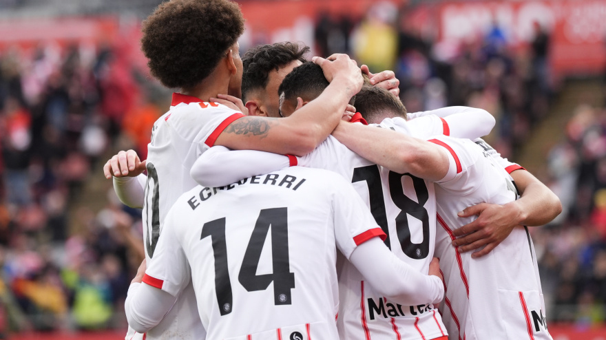 Los jugadores del Girona celebran el gol de Echeverri, en el Girona - Athletic