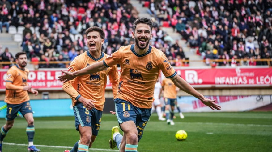 Los jugadores del Racing celebran su victoria frente a la Cultural