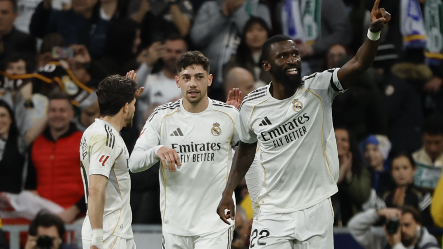 Los jugadores del Real Madrid celebran el gol de Rüdiger ante el Elche