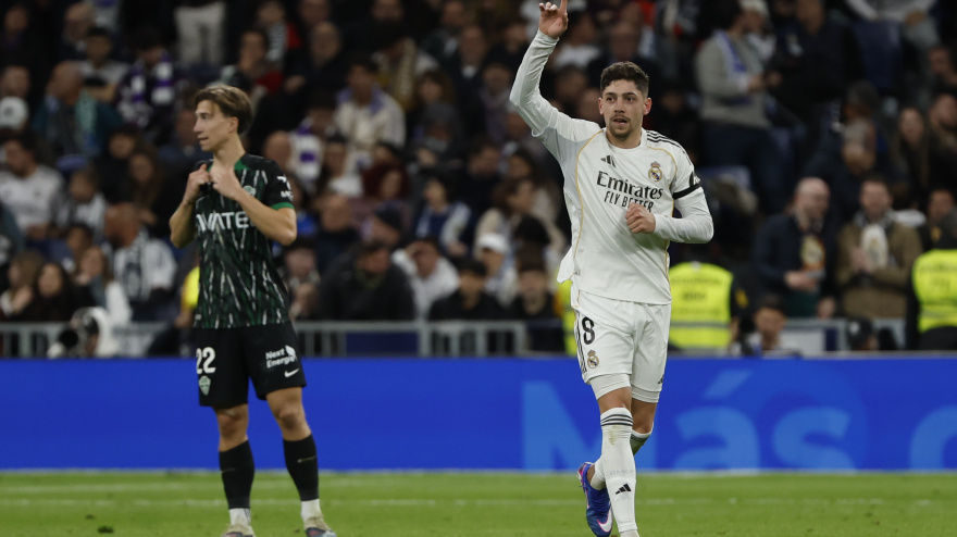 Fede Valverde celebra su gol en el Real Madrid-Elche