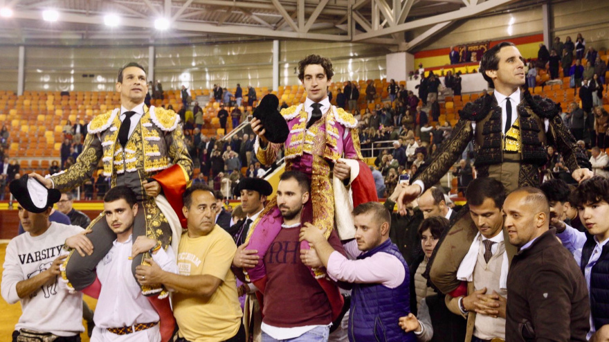 Manzanares, Víctor Hernández y Juan Ortega, a hombros en Illescas (Toledo)