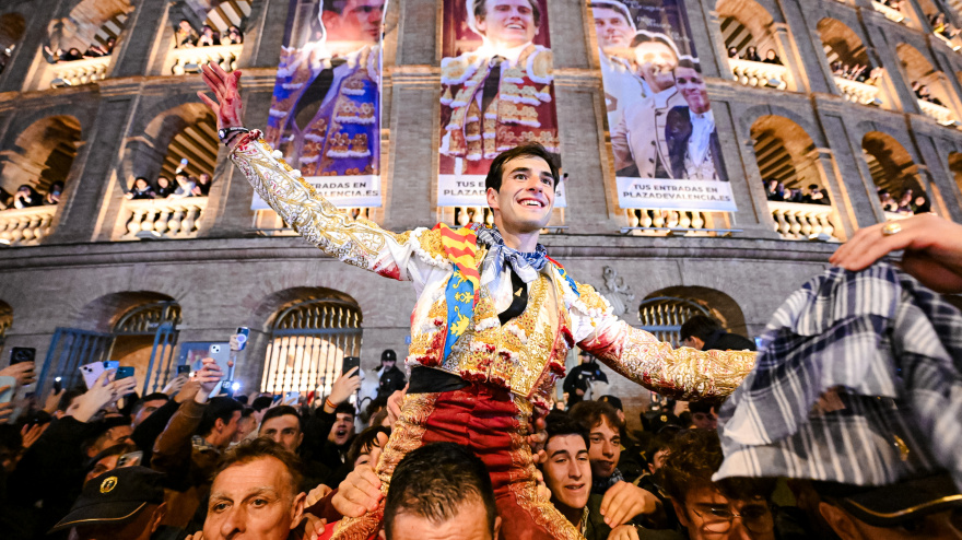 Samuel Navalón reaparece y triunfa en Valencia