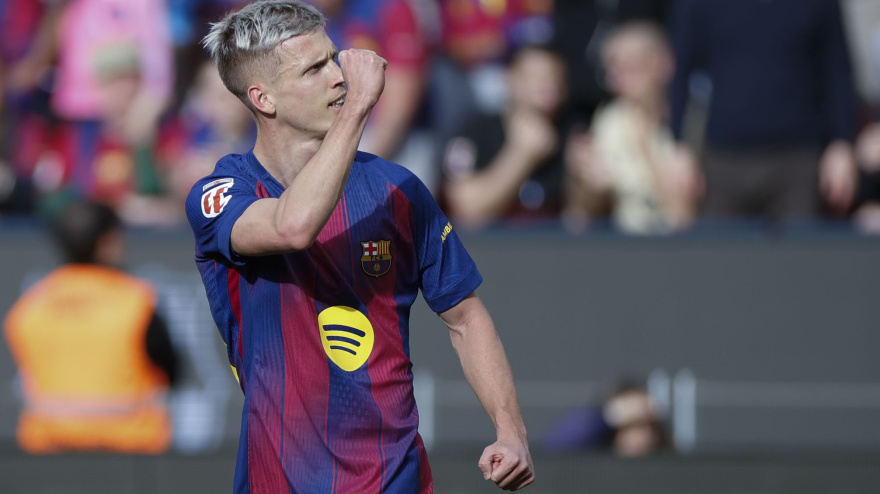 Dani Olmo celebra su gol en el Barça-Sevilla