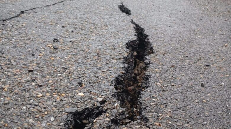 Los desperfectos tras las sucesivas borrascas son evidentes en las carreteras