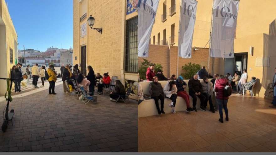 Largas colas en el Museo Azul de Semana Santa y en la Casa del Paso Blanco para adquirir localidades para Viernes de Dolores y Domingo de Ramos