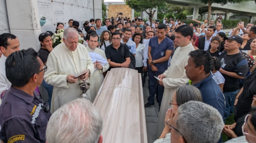 Entierro del padre Pedro Anzoategui