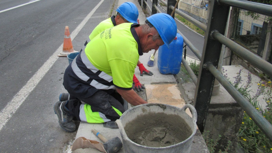 Foto de archivo de una cuadrilla de albañiles