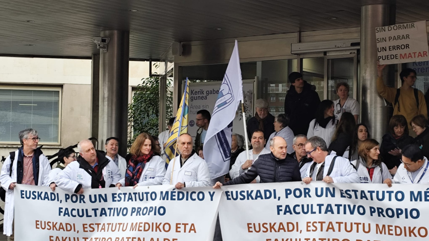 Concentración del SME en el hospital vitoriano de Txagorritxu